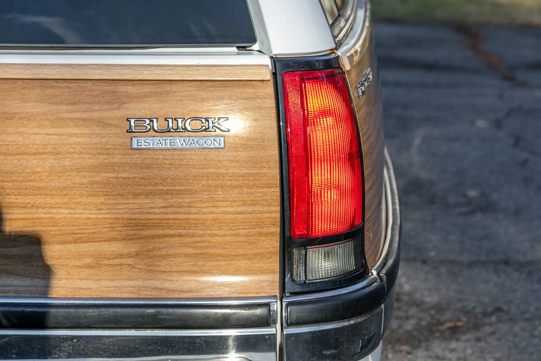 1995 Buick Roadmaster - Image 30 of 31