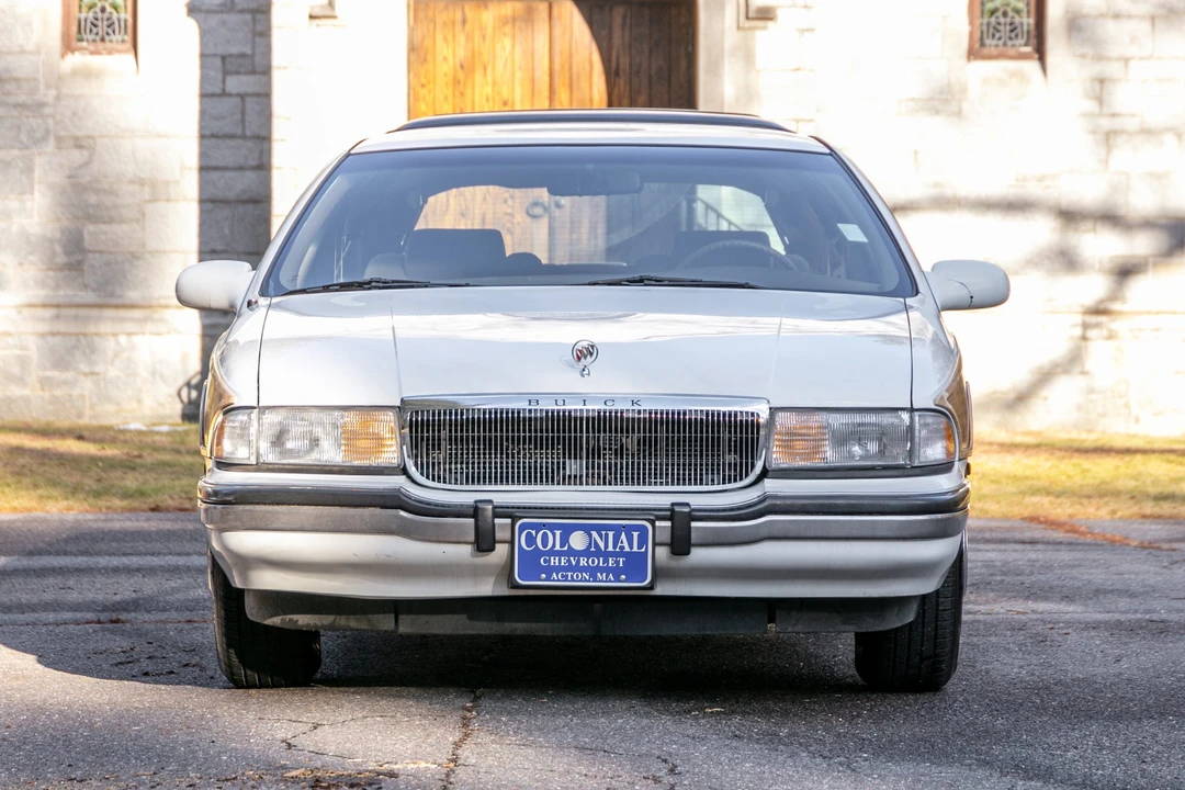 1995 Buick Roadmaster - Image 2 of 31
