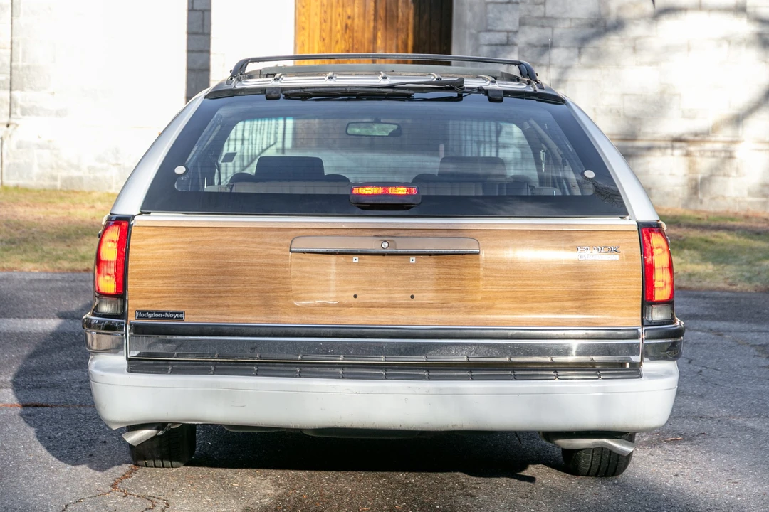 1995 Buick Roadmaster - Image 7 of 31