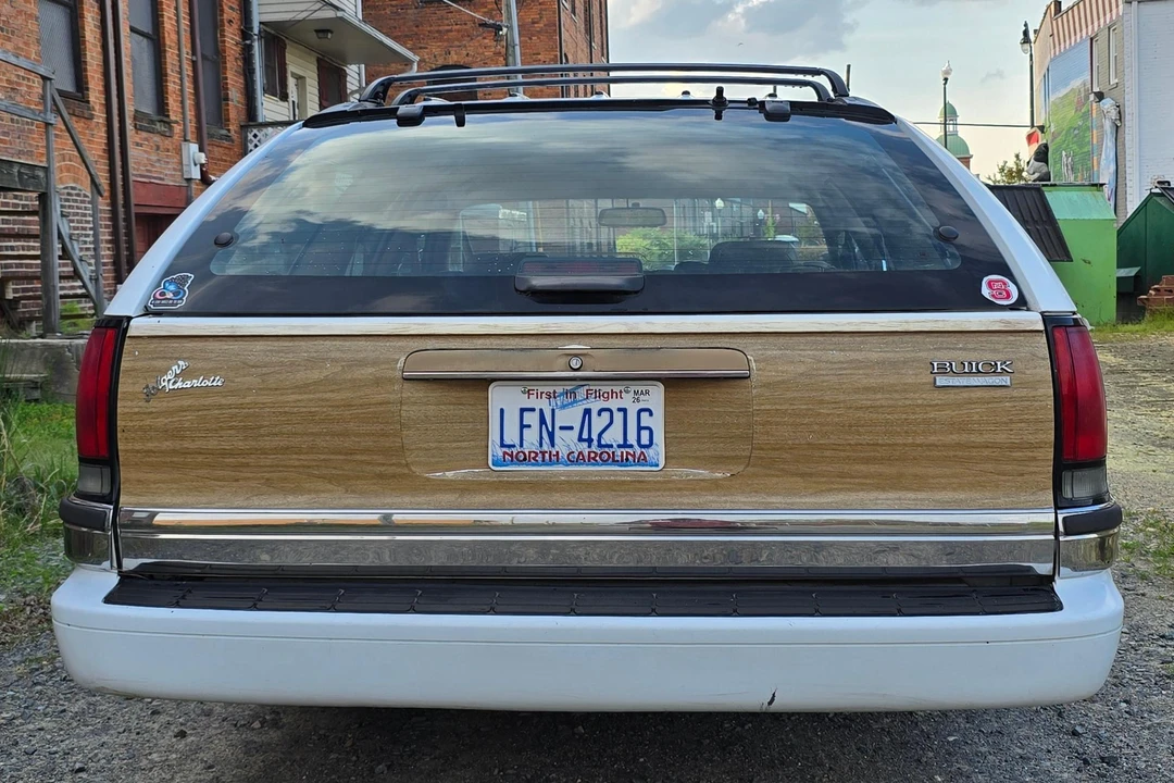 1995 Buick Roadmaster - Image 5 of 31