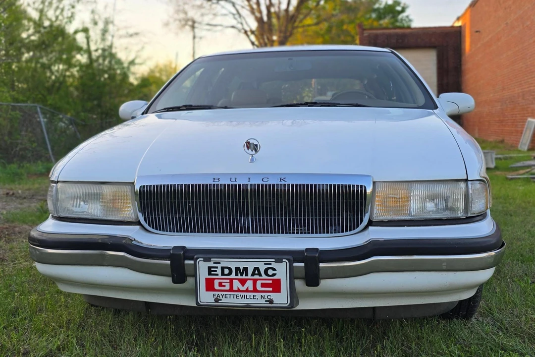 1995 Buick Roadmaster - Image 2 of 31