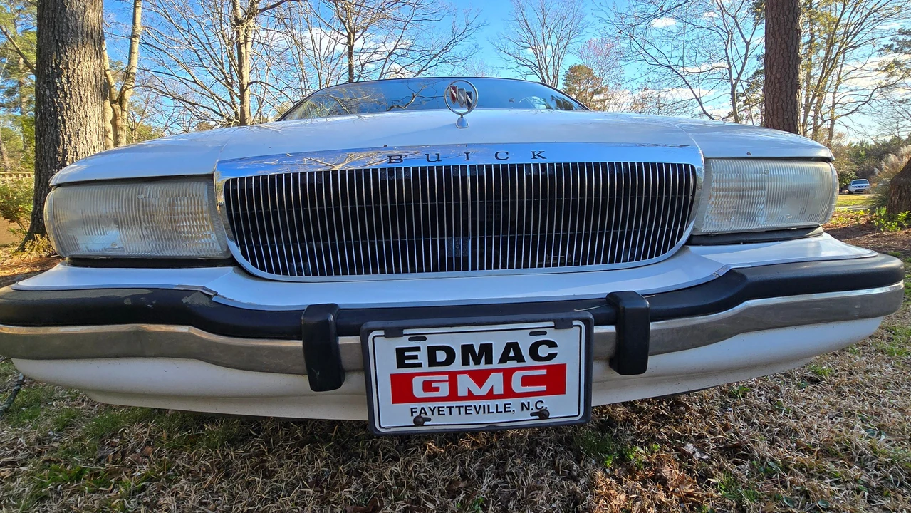 1995 Buick Roadmaster - Image 6 of 31
