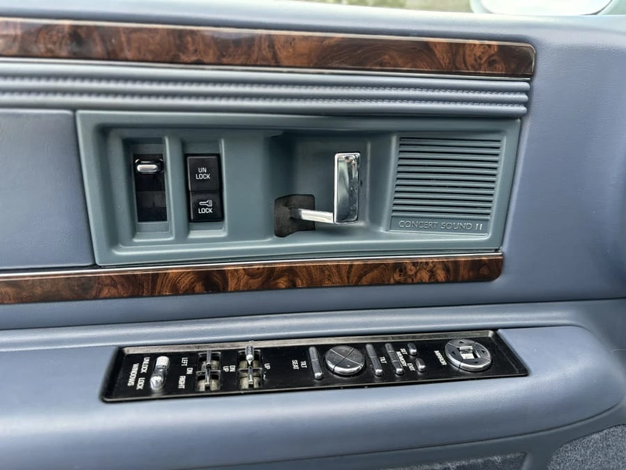 1995 Buick Roadmaster - Image 6 of 14