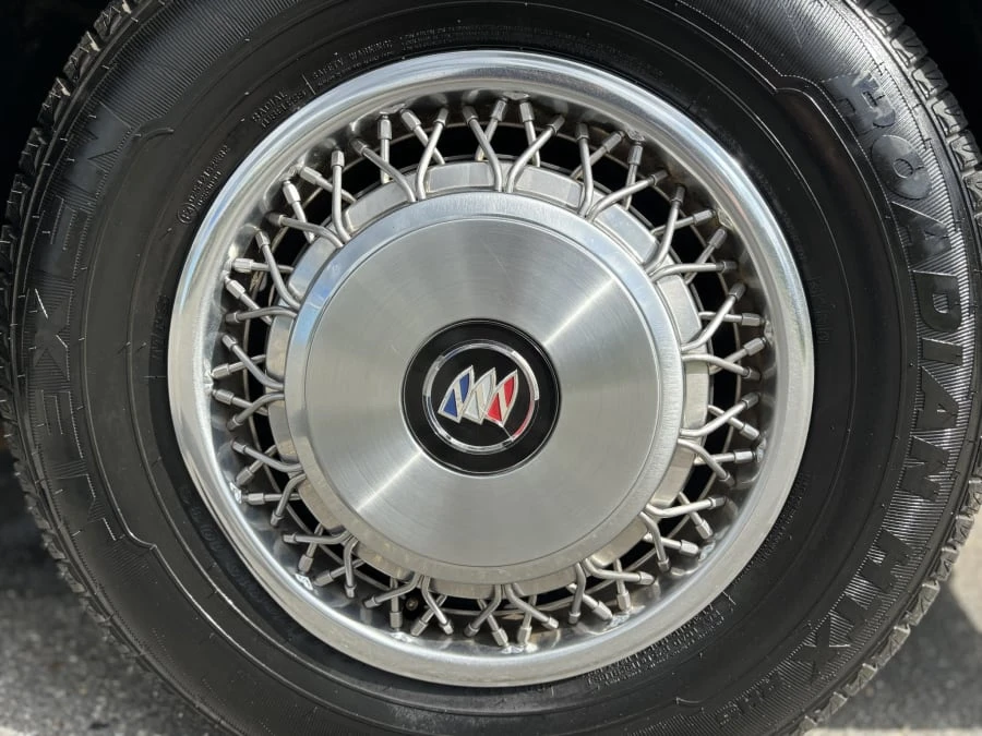 1995 Buick Roadmaster - Image 4 of 14