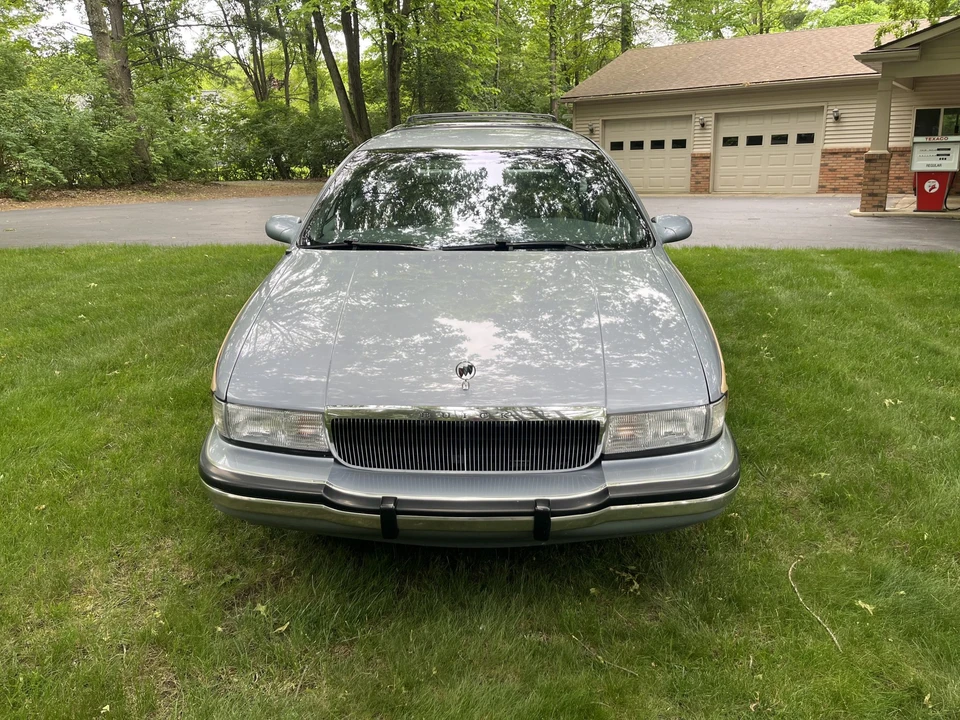 1995 Buick Roadmaster - Image 2 of 31