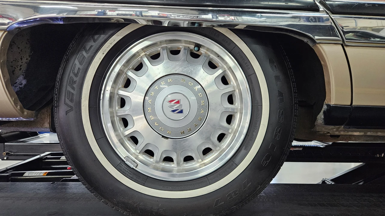 1995 Buick Roadmaster - Image 25 of 31