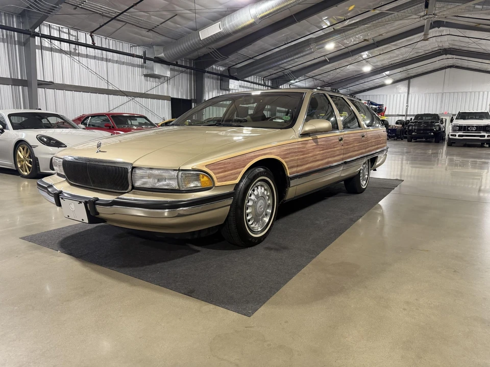 1995 Buick Roadmaster - Image 4 of 31