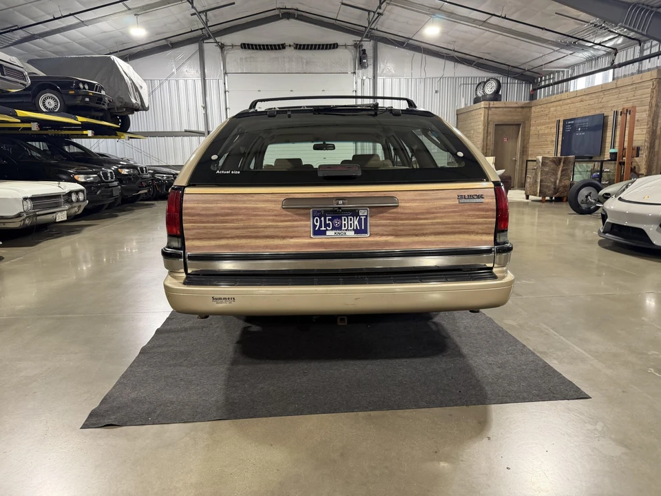 1995 Buick Roadmaster - Image 11 of 31