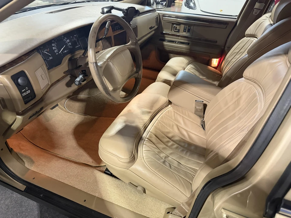 1995 Buick Roadmaster - Image 27 of 31