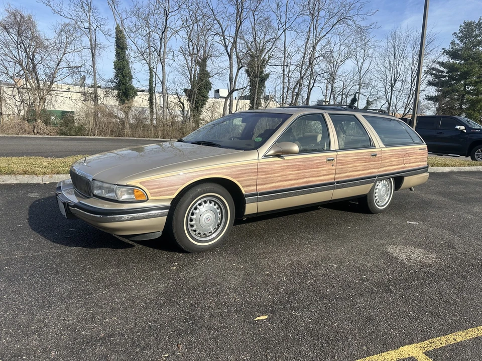 1995 Buick Roadmaster - Image 2 of 31