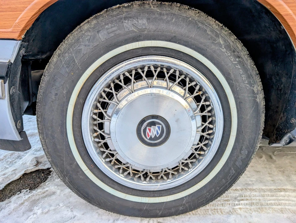 1995 Buick Roadmaster - Image 27 of 31