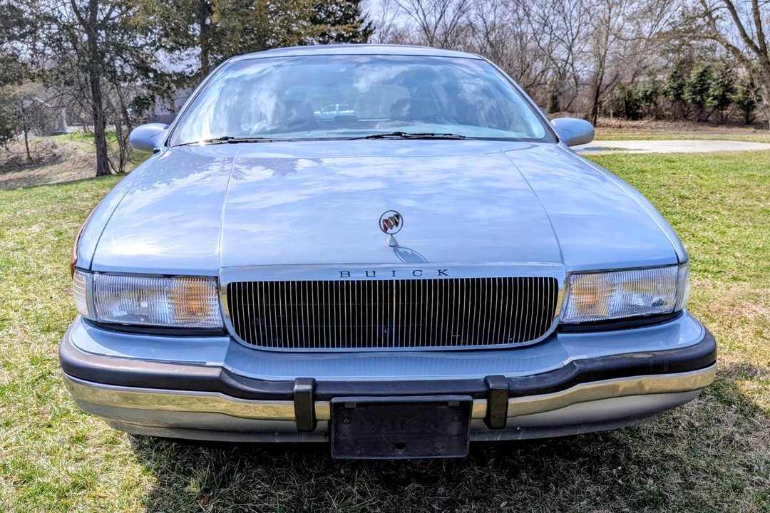 1995 Buick Roadmaster - Image 2 of 31