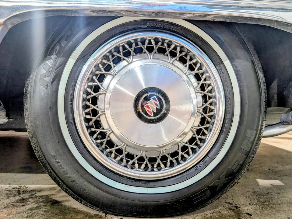 1995 Buick Roadmaster - Image 27 of 31