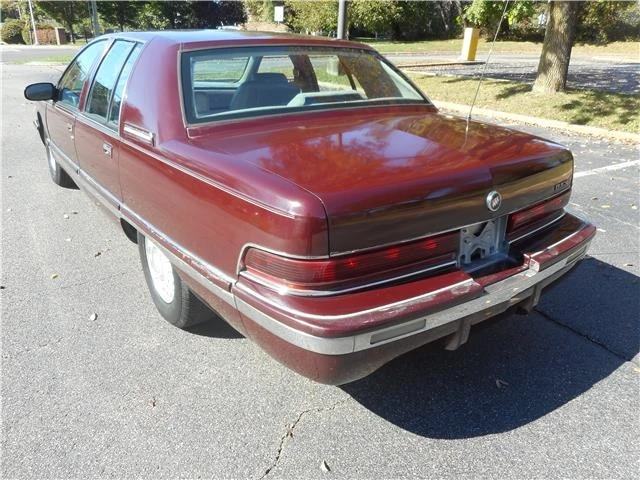 1995 Buick Roadmaster - Image 7 of 12