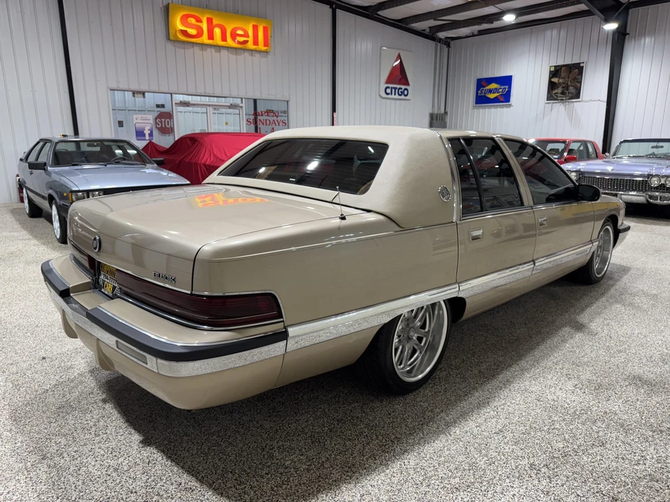 1995 Buick Roadmaster - Image 16 of 31