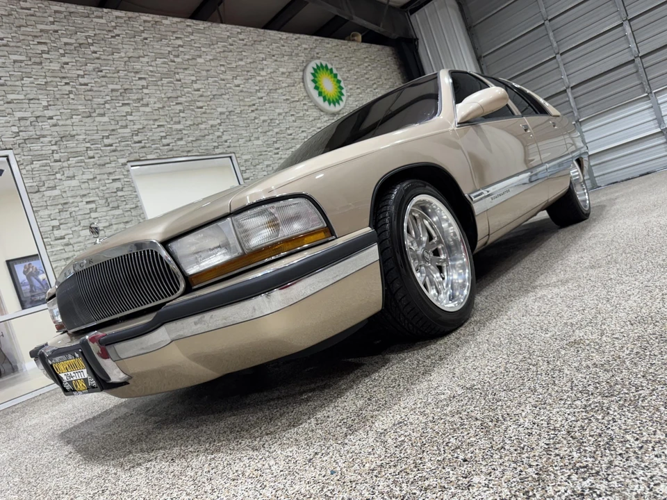 1995 Buick Roadmaster - Image 3 of 31