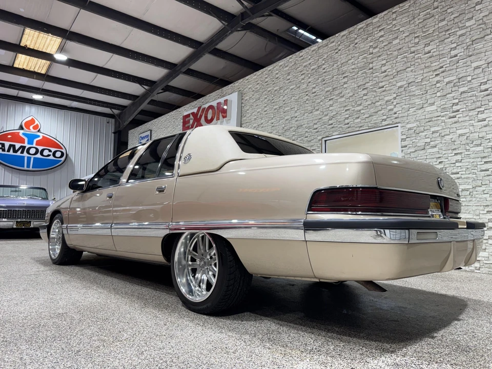1995 Buick Roadmaster - Image 7 of 31