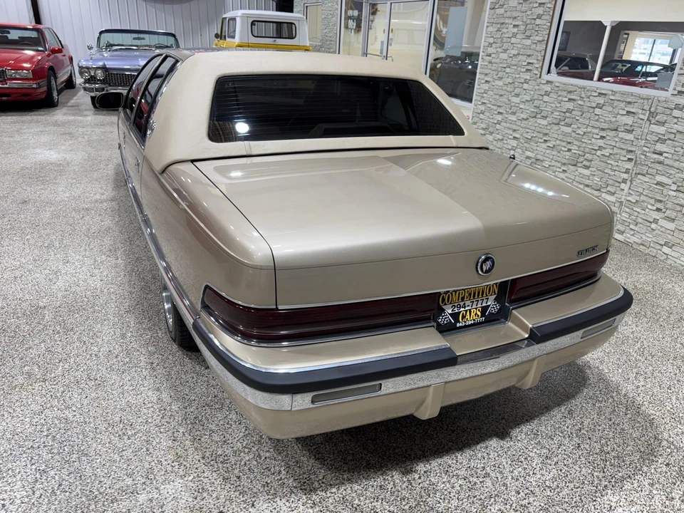 1995 Buick Roadmaster - Image 10 of 31