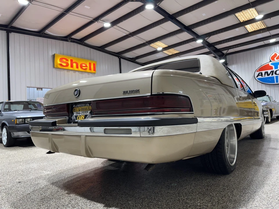 1995 Buick Roadmaster - Image 14 of 31