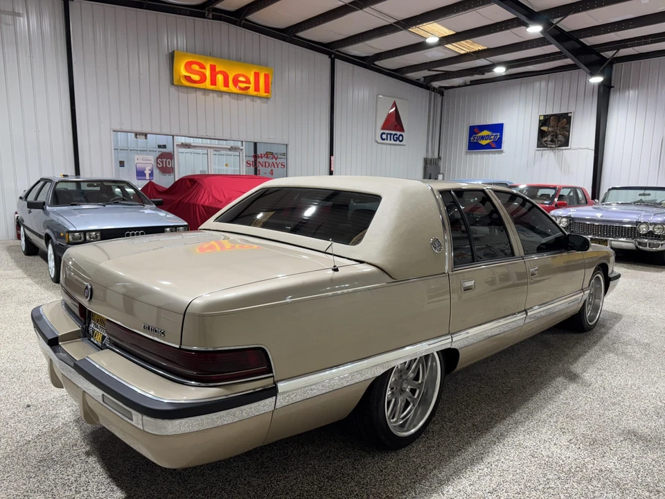 1995 Buick Roadmaster - Image 17 of 31