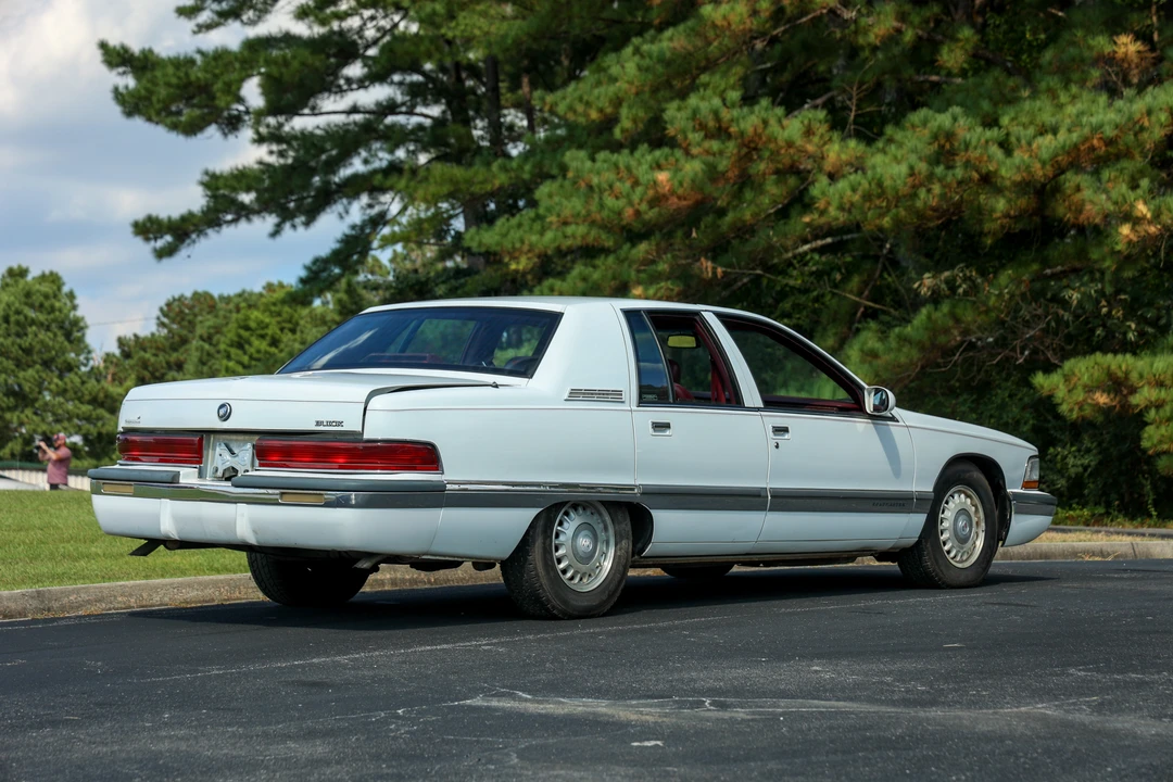 1995 Buick Roadmaster - Image 4 of 31