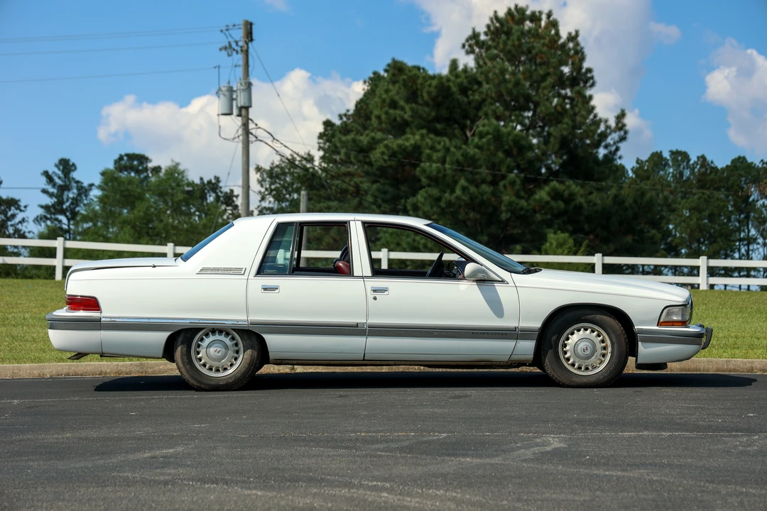 1995 Buick Roadmaster - Image 3 of 31