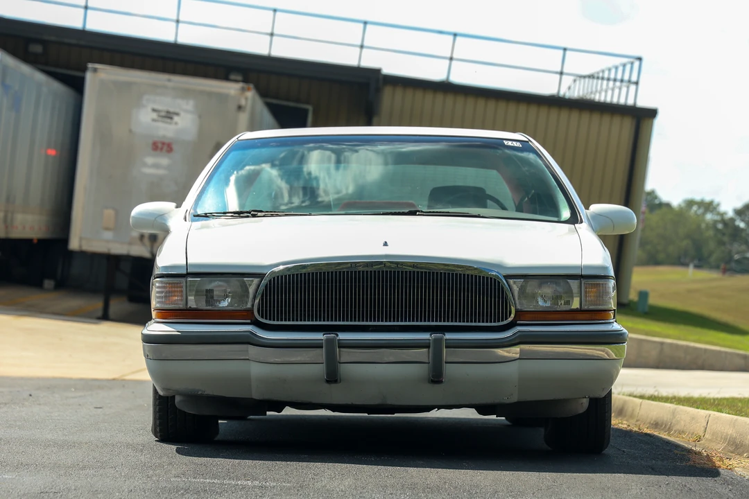 1995 Buick Roadmaster - Image 2 of 31