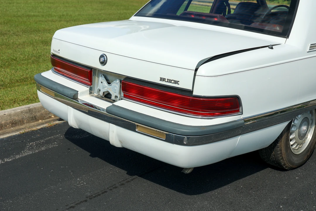 1995 Buick Roadmaster - Image 16 of 31
