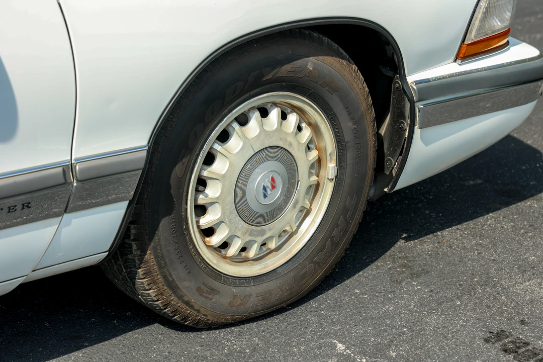 1995 Buick Roadmaster - Image 23 of 31