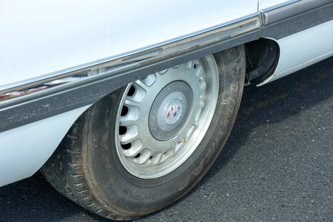 1995 Buick Roadmaster - Image 14 of 31