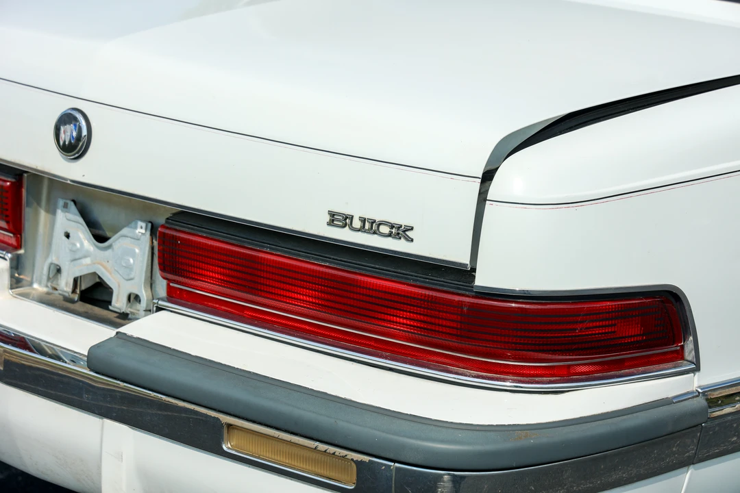 1995 Buick Roadmaster - Image 17 of 31