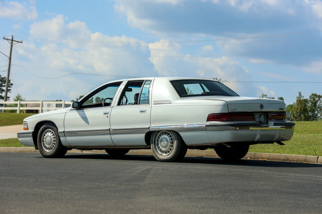 1995 Buick Roadmaster - Image 7 of 31