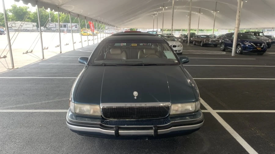 1995 Buick Roadmaster - Image 4 of 17