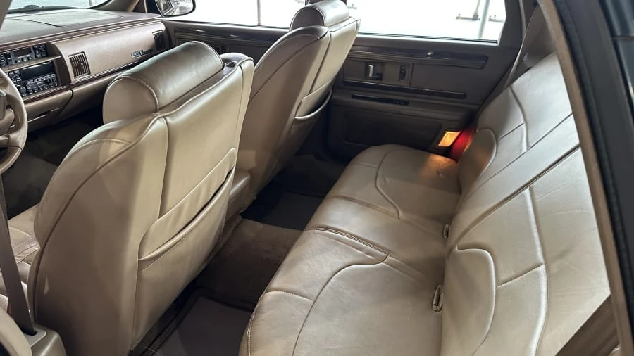 1995 Buick Roadmaster - Image 10 of 17