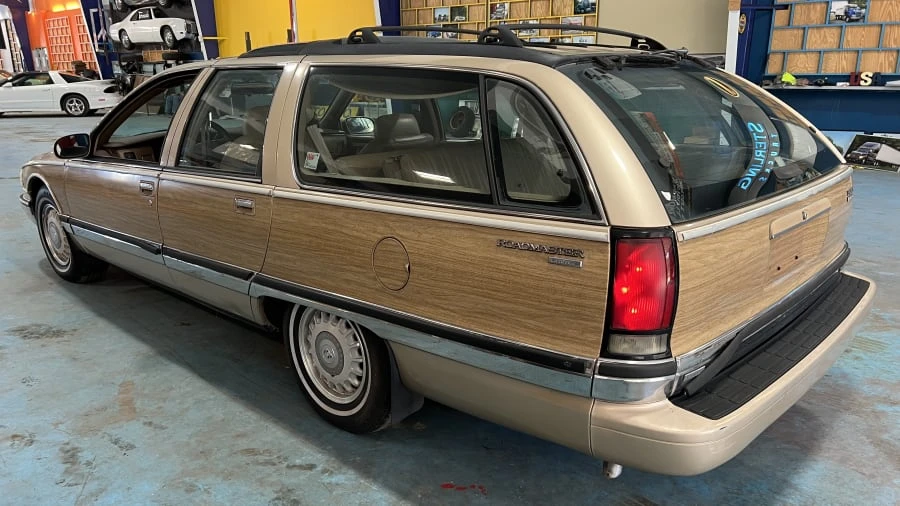 1995 Buick Roadmaster - Image 2 of 10