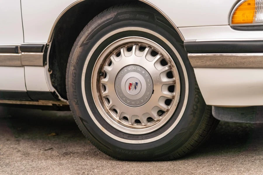 1995 Buick Roadmaster - Image 12 of 24