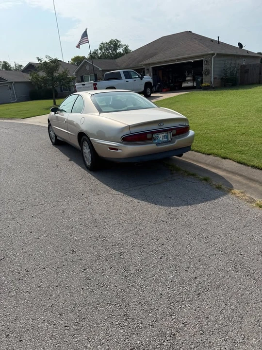 1995 Buick Riviera 8th Gen - Image 6 of 13