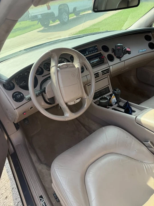1995 Buick Riviera 8th Gen - Image 10 of 13