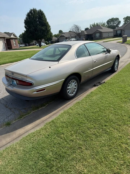 1995 Buick Riviera 8th Gen - Image 7 of 13