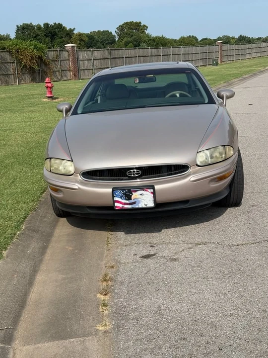 1995 Buick Riviera 8th Gen - Image 2 of 13