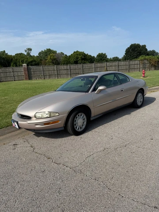 1995 Buick Riviera 8th Gen - Image 4 of 13
