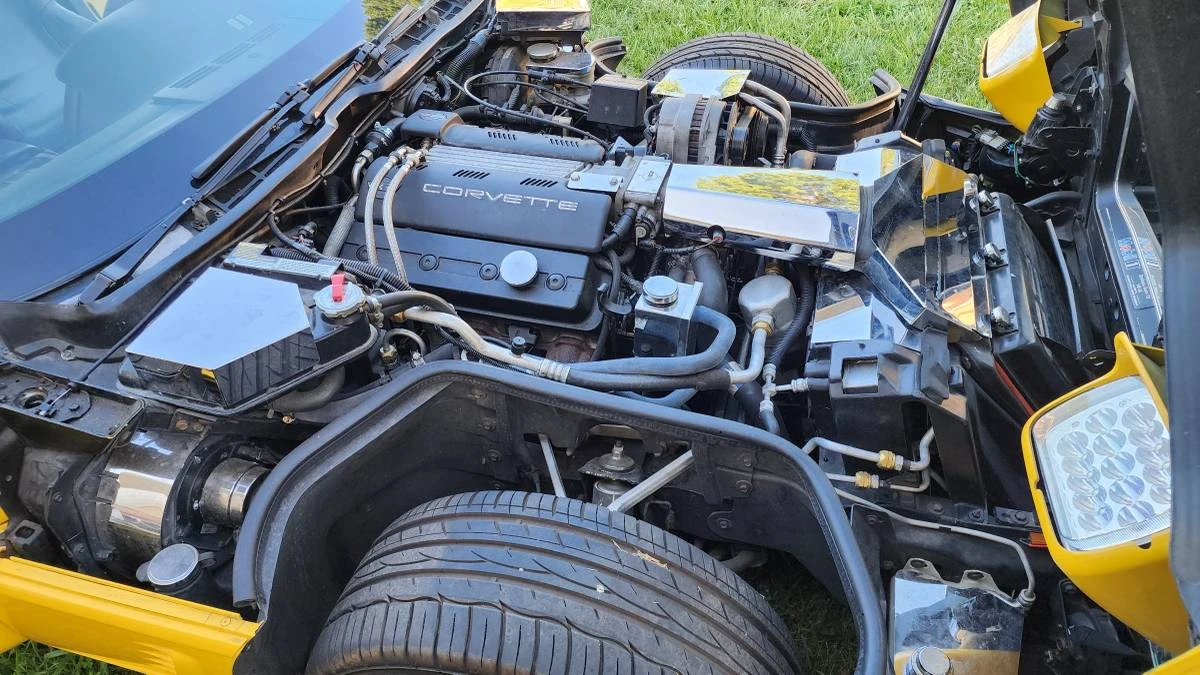 1995 Chevrolet Corvette C4 - Image 16 of 23