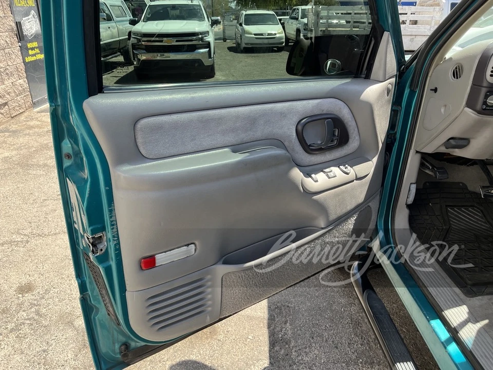 1995 Chevrolet C/K 4th Gen - Image 19 of 23