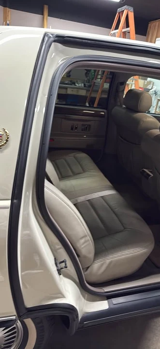 1995 Cadillac DeVille 7th Gen - Image 5 of 6