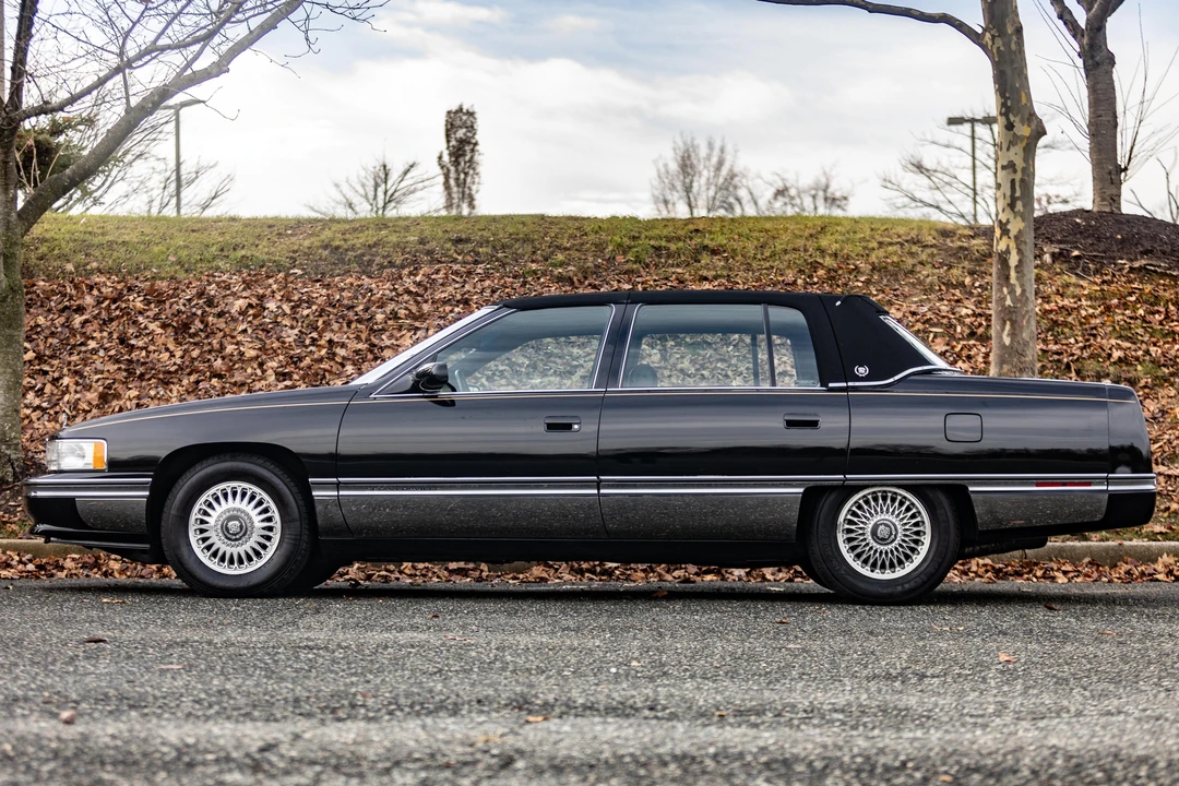 1995 Cadillac DeVille 8th Gen - Image 3 of 19