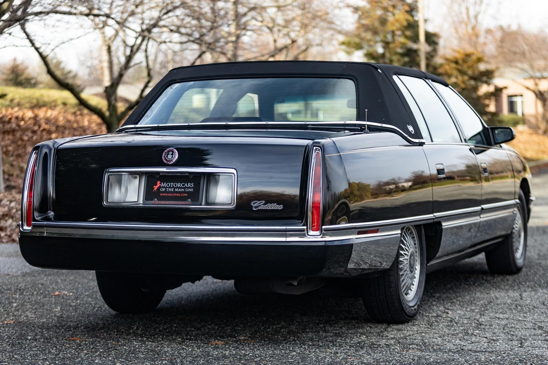 1995 Cadillac DeVille 8th Gen - Image 15 of 19