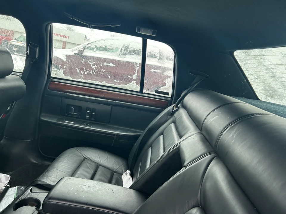 1995 Cadillac DeVille 7th Gen - Image 13 of 15