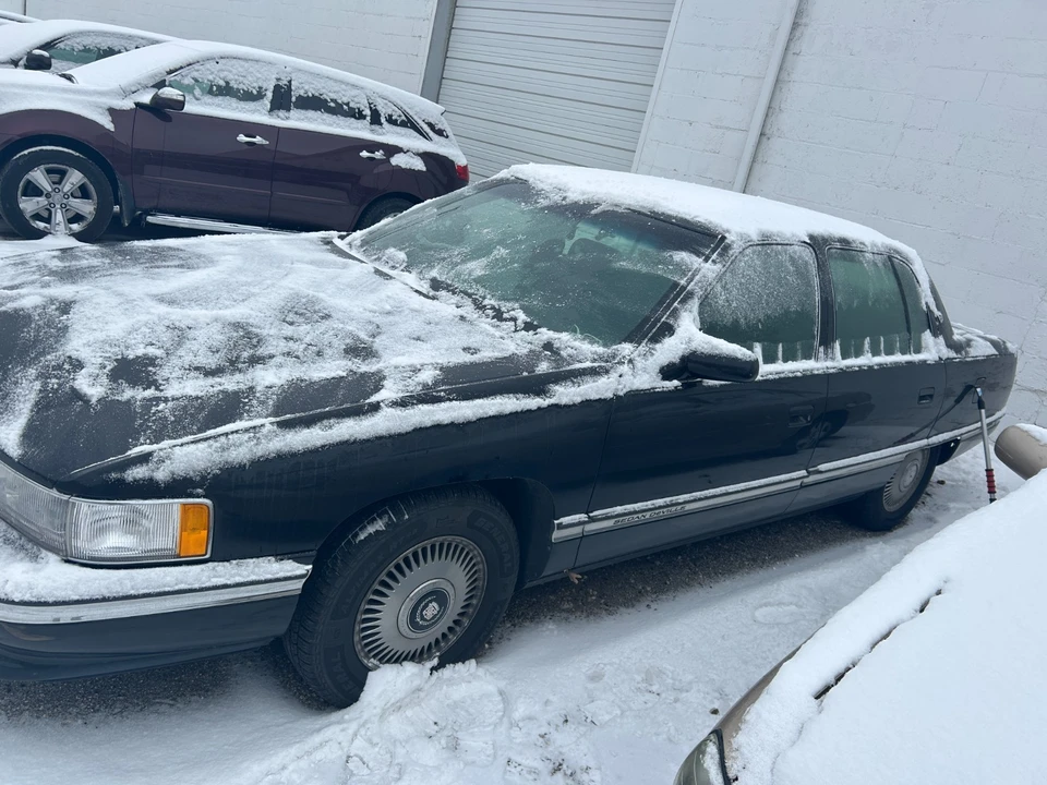 1995 Cadillac DeVille 7th Gen - Image 2 of 15