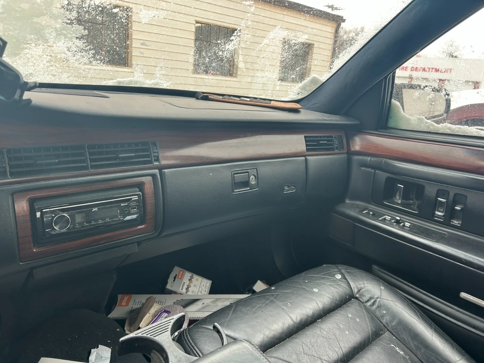 1995 Cadillac DeVille 7th Gen - Image 8 of 15