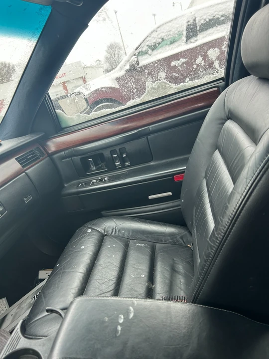 1995 Cadillac DeVille 7th Gen - Image 7 of 15